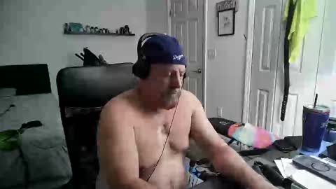 Snapshot of flaguy3233 chatting on 02/13/25, 04:22 Florida guy online show from 02/13/25, 04:22