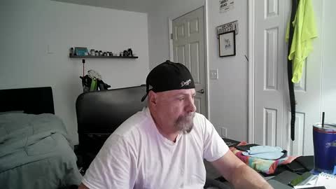 Snapshot of flaguy3233 chatting on 02/16/25, 03:58 Florida guy online show from 02/16/25, 03:58