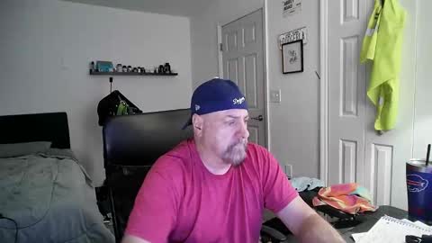 Snapshot of flaguy3233 chatting on 02/17/25, 06:04 Florida guy online show from 02/17/25, 06:04