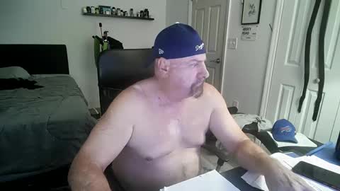 Snapshot of flaguy3233 chatting on 10/04/25, 04:38 Florida guy online show from 10/04/25, 04:38
