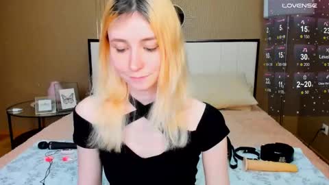 Snapshot of fleximona chatting on 10/10/25, 09:30 FlexiMona online show from 10/10/25, 09:30