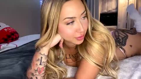 Snapshot of flexyroxxxy chatting on 12/14/24, 02:12 Roxy online show from 12/14/24, 02:12