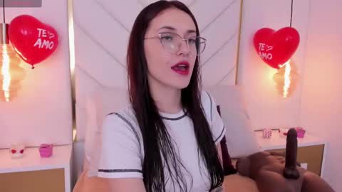 Snapshot of flor_deluna chatting on 02/16/25, 11:38 Luna online show from 02/16/25, 11:38