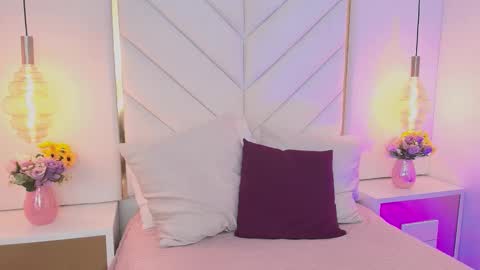 Snapshot of flor_deluna chatting on 09/15/25, 12:38 Luna online show from 09/15/25, 12:38