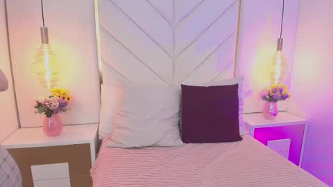 Snapshot of flor_deluna chatting on 09/17/25, 12:40 Luna online show from 09/17/25, 12:40