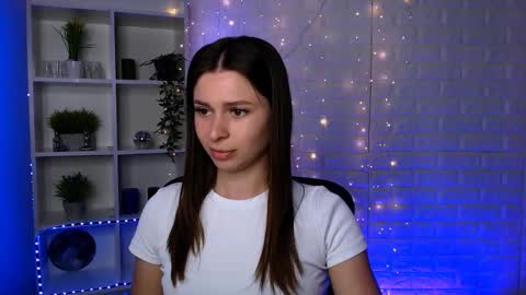 Snapshot of flora_ri chatting on 09/17/25, 09:33 just ask me online show from 09/17/25, 09:33