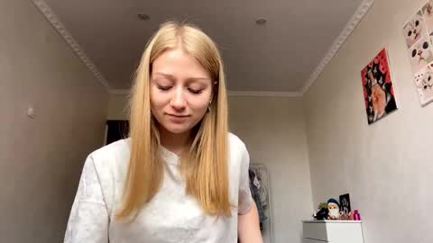 Snapshot of florencesilverthorn chatting on 09/25/25, 09:02 May online show from 09/25/25, 09:02