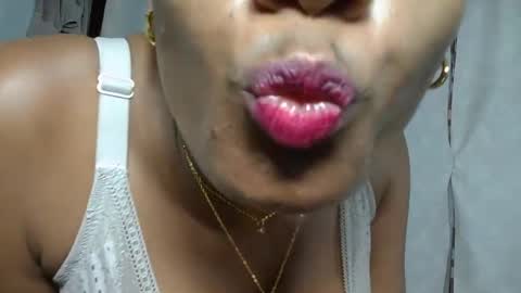 Snapshot of florencia011 chatting on 01/23/25, 02:55 florencia011 online show from 01/23/25, 02:55