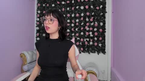Snapshot of flower_dulce chatting on 01/04/25, 12:49 Dulce online show from 01/04/25, 12:49