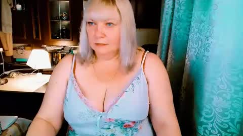 Snapshot of flowerahbutterf chatting on 09/21/25, 08:21 FlowerAhButterf online show from 09/21/25, 08:21