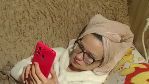 Snapshot of flowercandydoll13 chatting on 01/20/25, 09:11 say meow and send tip online show from 01/20/25, 09:11