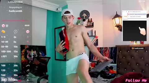 Snapshot of flowers109 chatting on 11/11/25, 11:16 flowers109 online show from 11/11/25, 11:16