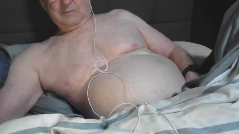 Snapshot of flshowman chatting on 02/12/25, 01:30 FLshowman online show from 02/12/25, 01:30