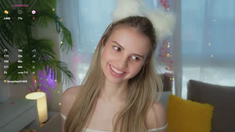 Snapshot of fluffy_angel chatting on 12/26/24, 08:07 Adeline online show from 12/26/24, 08:07