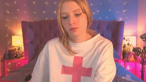 Mia online show from 03/07/25, 07:19