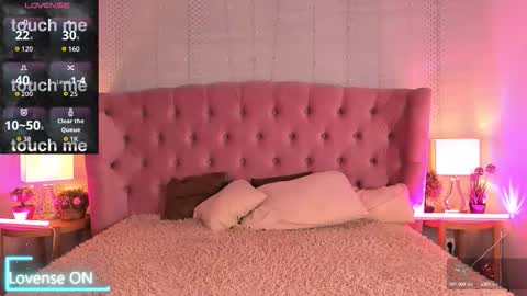 Mia online show from 10/15/25, 12:11