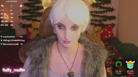 Snapshot of fluffy_muffin3 chatting on 12/20/24, 10:32 Agatha online show from 12/20/24, 10:32