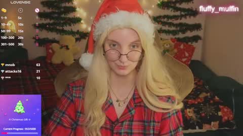 Snapshot of fluffy_muffin3 chatting on 12/22/24, 10:25 Agatha online show from 12/22/24, 10:25