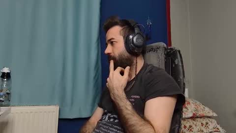 Snapshot of flycb chatting on 11/12/25, 08:19 Fly online show from 11/12/25, 08:19