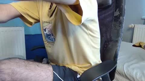 Snapshot of flycb chatting on 11/16/25, 12:11 Fly online show from 11/16/25, 12:11