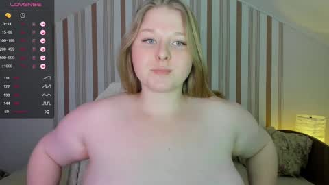 Snapshot of forever_cute chatting on 01/07/25, 11:48 Ann online show from 01/07/25, 11:48