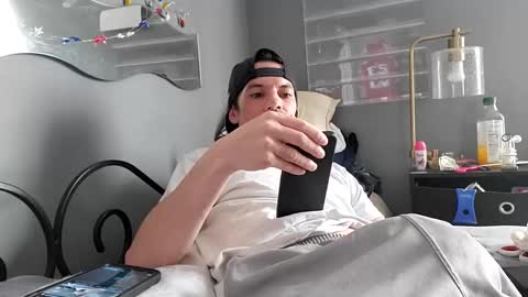 Snapshot of foreveryung723 chatting on 10/31/25, 11:06 foreveryung723 online show from 10/31/25, 11:06