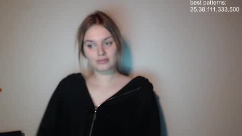 i am your baby Alien  online show from 02/24/25, 09:31