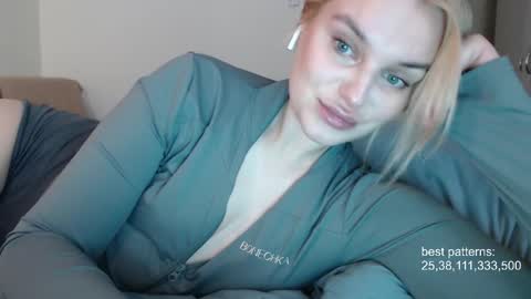 i am your baby Alien  online show from 09/22/25, 10:50