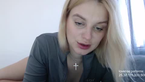 i am your baby Alien  online show from 10/19/25, 09:21