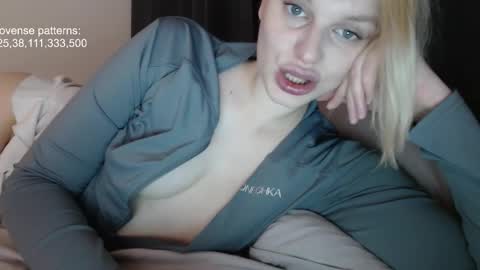 i am your baby Alien  online show from 11/13/25, 07:46