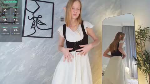 Snapshot of foxialee chatting on 11/26/25, 07:20 foxialee online show from 11/26/25, 07:20