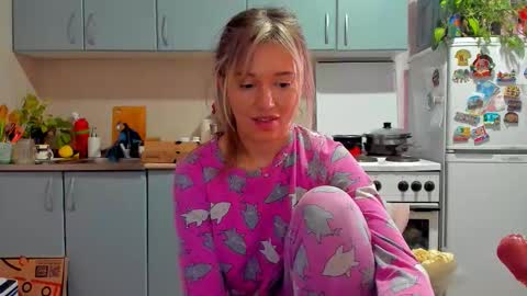 Foxy online show from 11/07/25, 12:49