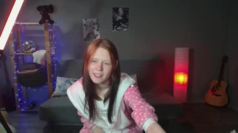 Snapshot of foxy_flame chatting on 01/15/25, 06:51 Kira online show from 01/15/25, 06:51