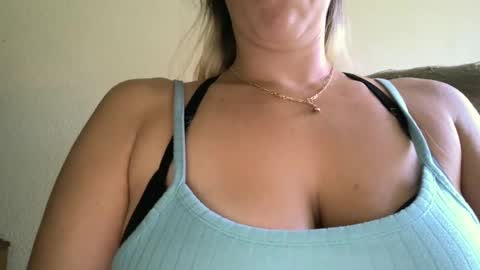 Snapshot of foxyfaye1 chatting on 09/26/25, 08:02 foxyfaye1 online show from 09/26/25, 08:02