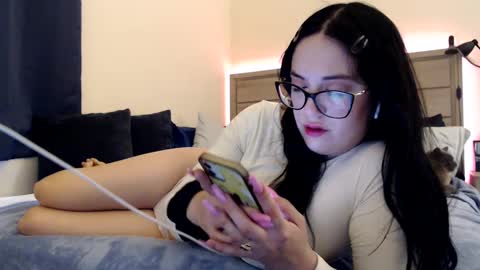 Snapshot of fragilemasochist chatting on 12/16/24, 04:16 Angel online show from 12/16/24, 04:16