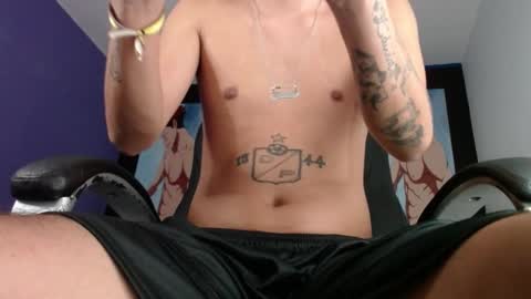 Snapshot of fran_boy_ chatting on 01/04/25, 12:37 Fran online show from 01/04/25, 12:37