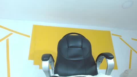 Snapshot of fran_boy_ chatting on 02/25/25, 11:00 Fran online show from 02/25/25, 11:00