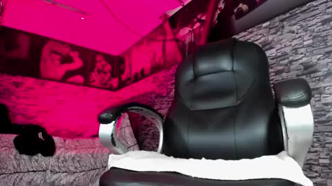 Snapshot of fran_boy_ chatting on 10/30/25, 03:52 Fran online show from 10/30/25, 03:52