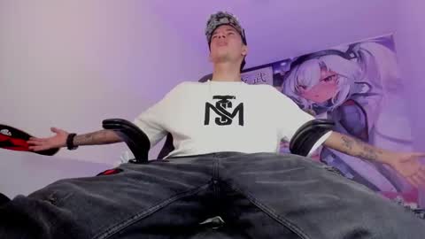 Snapshot of fran_boy_ chatting on 11/13/25, 05:06 Fran online show from 11/13/25, 05:06