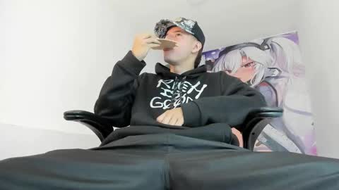 Snapshot of fran_boy_ chatting on 11/21/25, 04:22 Fran online show from 11/21/25, 04:22