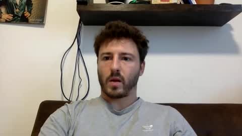 Snapshot of francaiiiiis chatting on 10/27/25, 01:59 francaiiiiis online show from 10/27/25, 01:59
