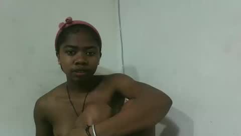 Snapshot of francinealdy chatting on 10/22/25, 04:24 francinealdy online show from 10/22/25, 04:24