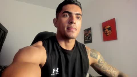 Snapshot of franco_ruiz_ chatting on 10/01/25, 01:33 franco online show from 10/01/25, 01:33