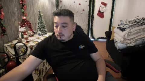 Snapshot of francoisroy chatting on 12/31/24, 05:18 Juan online show from 12/31/24, 05:18