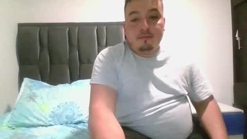 Snapshot of francoisroy chatting on 02/13/25, 01:19 Juan online show from 02/13/25, 01:19