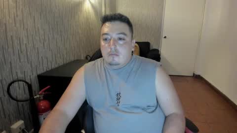 Snapshot of francoisroy chatting on 02/17/25, 04:09 Juan online show from 02/17/25, 04:09