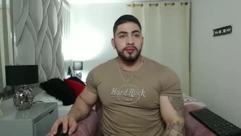 frank_foxx1 online show from 10/23/25, 04:56