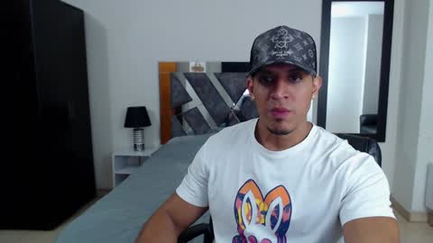 Snapshot of frank_heaven_shore chatting on 01/09/25, 03:34 Frank online show from 01/09/25, 03:34