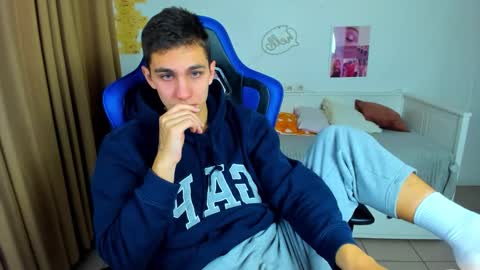 Snapshot of frank_mooree chatting on 10/06/25, 05:38 Frank online show from 10/06/25, 05:38