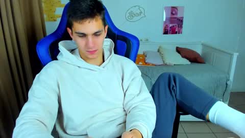 Snapshot of frank_mooree chatting on 10/07/25, 04:53 Frank online show from 10/07/25, 04:53